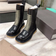 BOTTEGA VENETA 보**베** 여성용 부츠 V989001 2020/신상