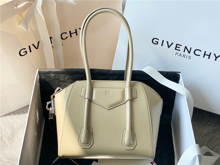 GIVENCHY 지** 미니 안티고나백 G38710