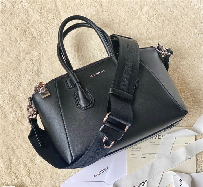 GIVENCHY 지** 안티고나 스포츠백 G69088