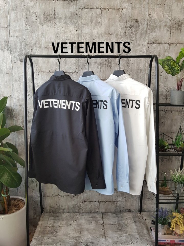 VETEMENTS 베트* 베이직 백로고 워싱셔츠